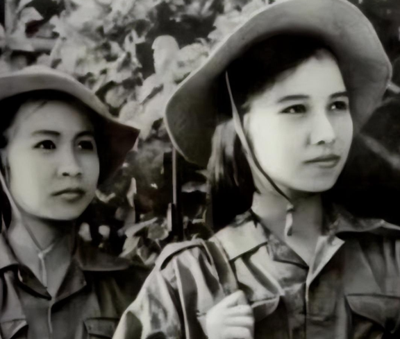 被越南女兵掳走当“压寨丈夫”，最屈辱的十二年，却是她们最后的希望！1979年