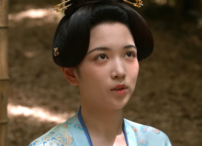 李善德夫人再次出场，《长安的荔枝》里的女性角色十几集全白干，这种温柔坚定的妻子难
