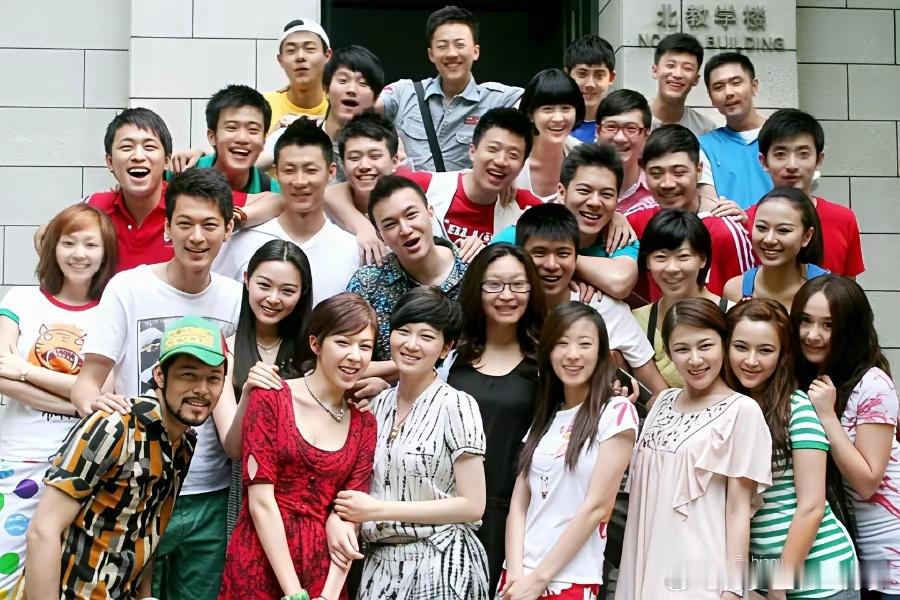 代旭凭《轧戏》火了，看看他们班还有谁？代旭毕业于中央戏剧学院，他是2006级的，