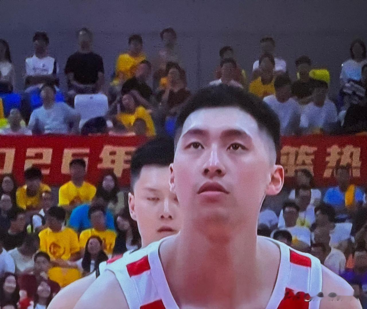 中国男篮昨天热身赛输得不轻。男篮72-91不敌乌拉圭，球迷不满意，问题出在哪里