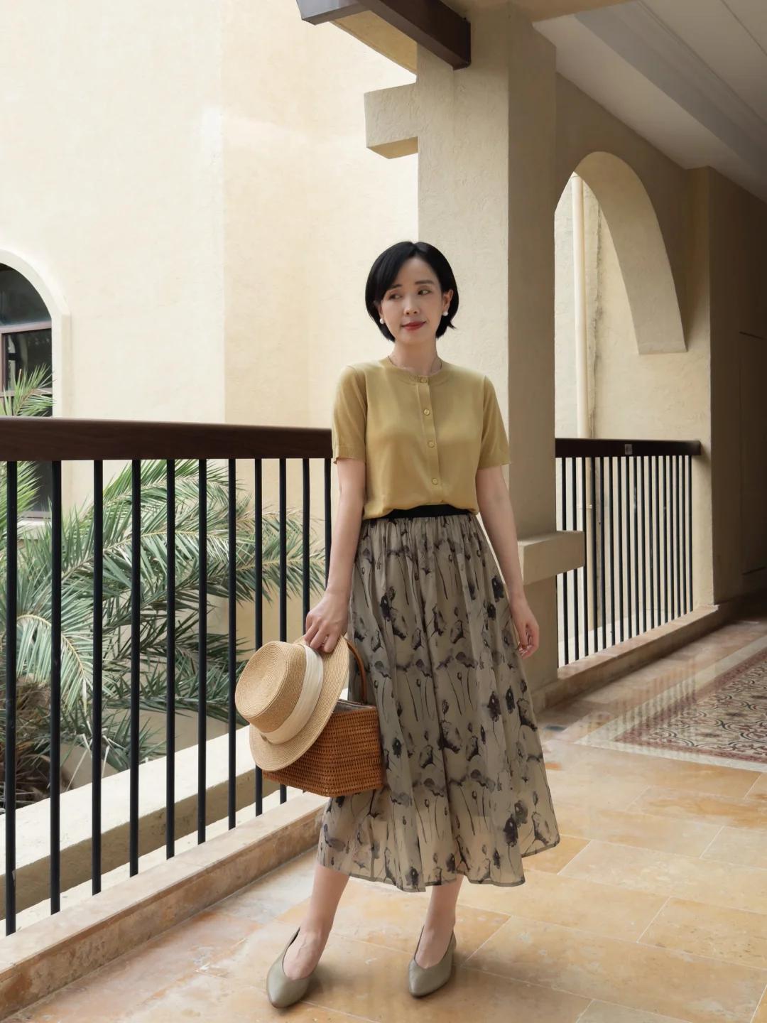 适合妈妈们的10条神仙裙子👗图案推荐小碎花，精致又减龄面料推荐垂感较好