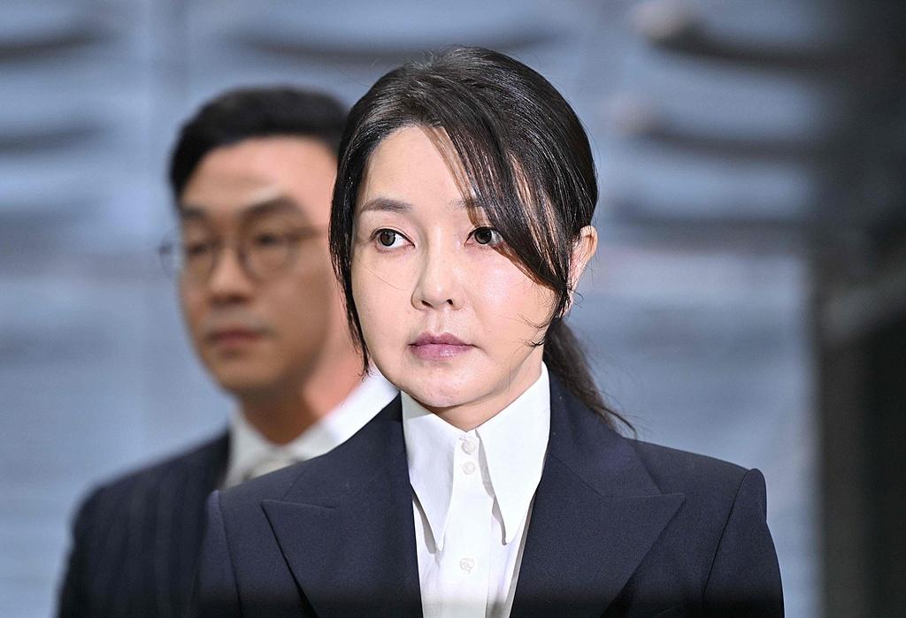 【李在明宣布“大赦天下”后，第一件事就是逮捕金建希，韩国政坛出现前所未有一幕】