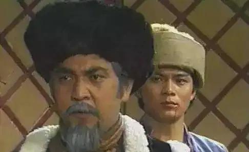 郭靖拒绝成吉思汗开的条件成为宋王，是完完全全的下下策。郭靖应该答应条件成为宋王，
