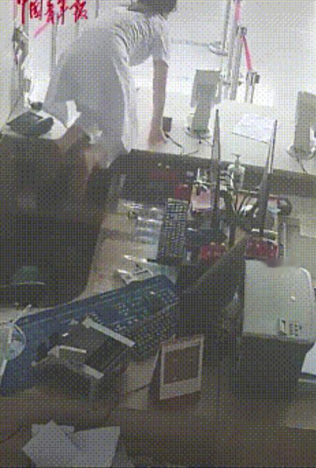 这下好了，不仅濮阳的人知道了，连全国人民都知道了！医院收费员小姐姐三步跳窗台紧急