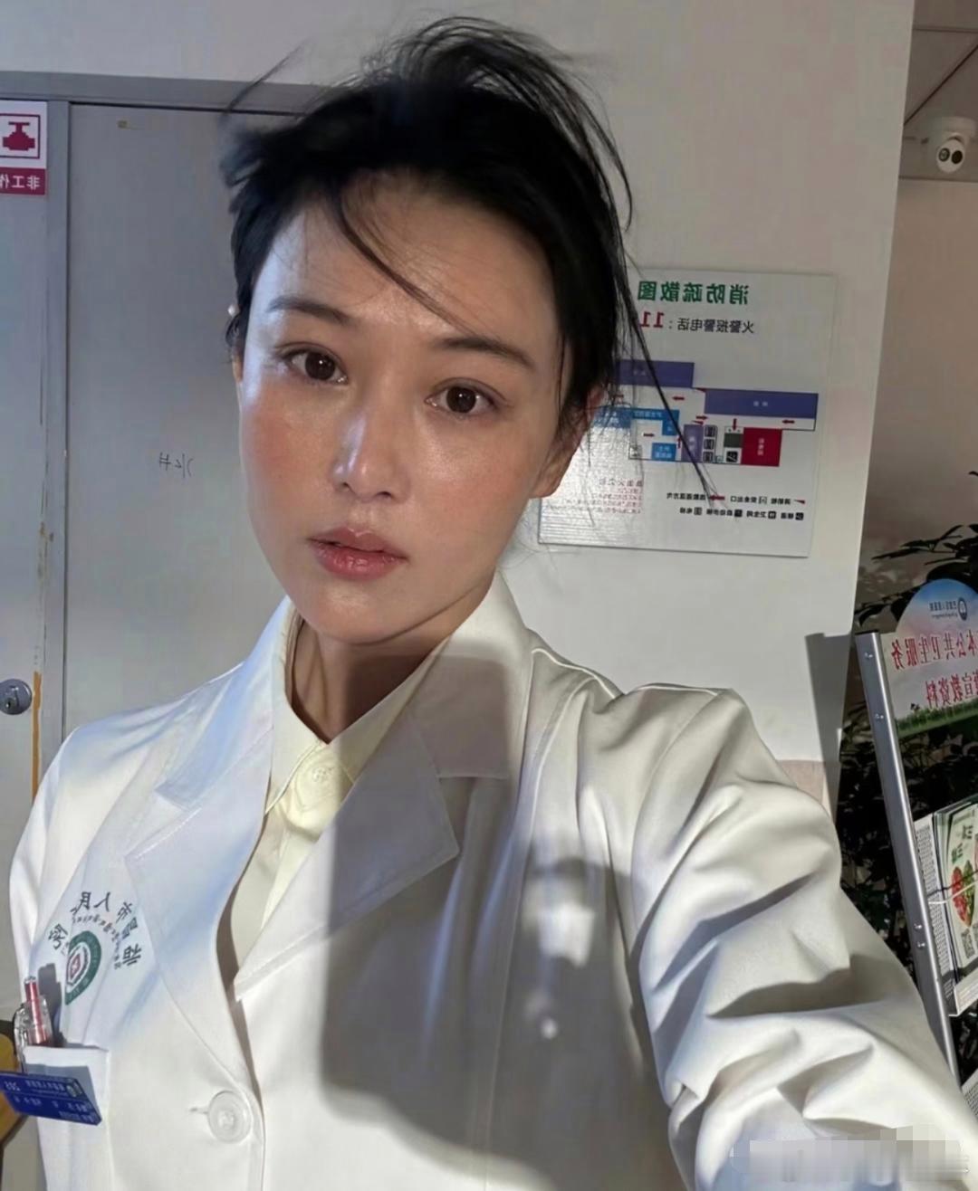 我的天哪，张馨予素颜状态太好了吧!这皮肤吹弹可破