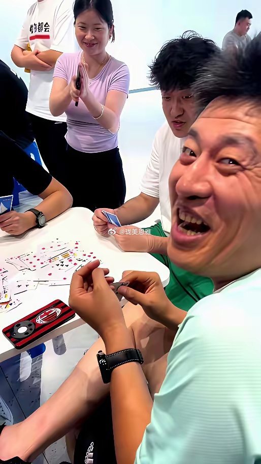 每个人都有他的过人之处，但也有短板张雪峰就是输在了短板上如果早点注意身体的维养，