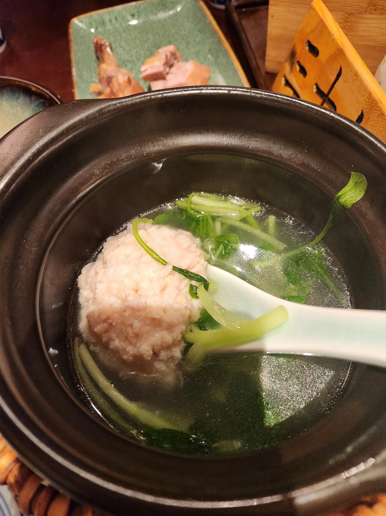 今天去南京大排档吃饭。好几年没去大排档吃饭了，今天又和朋友去，味道还是不错，没