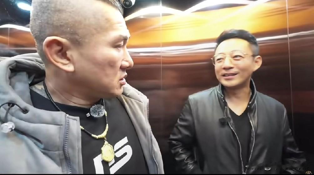 天呐，馆长也被人算计了，一边还得罪了汪小菲！昨晚，馆长澄清对汪小菲不友好言论，