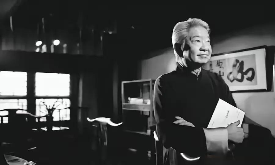 蔡澜说：“不要相信任何人，要相信人性。当你头脑一热，要对别人掏心掏肺的时候