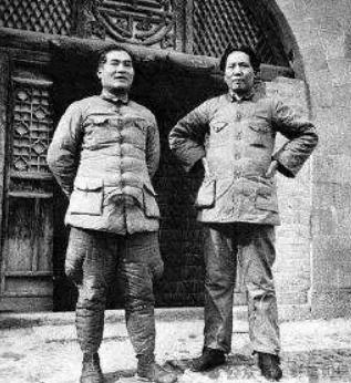 张国焘叛变后，蒋介石为什么只给他一个少将？根本原因，他太把自己当回事了，刚开始戴