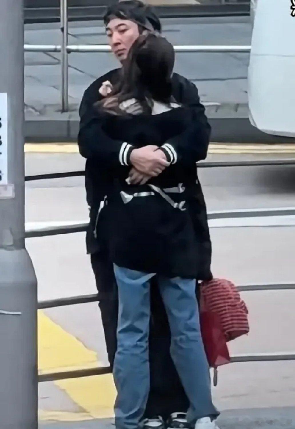 又腻了吗？王思聪女友懒懒开直播，眼睛红肿像是哭过，不少人质疑她是不是跟王思聪分了