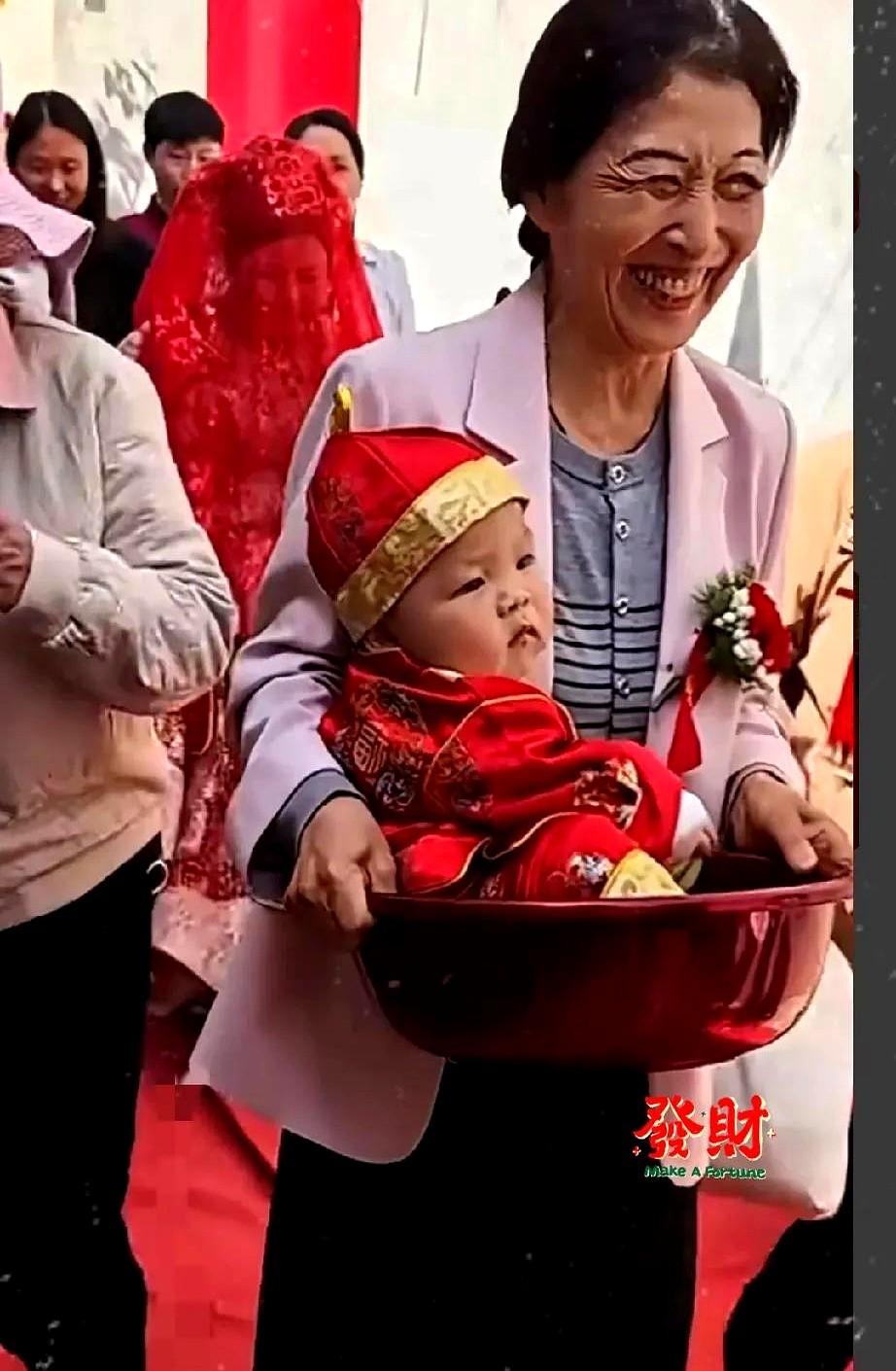 嫂子怀孕了，妈妈把彩礼从10万直接涨到20万，说是新婚带子双喜临门，喜上加囍，让