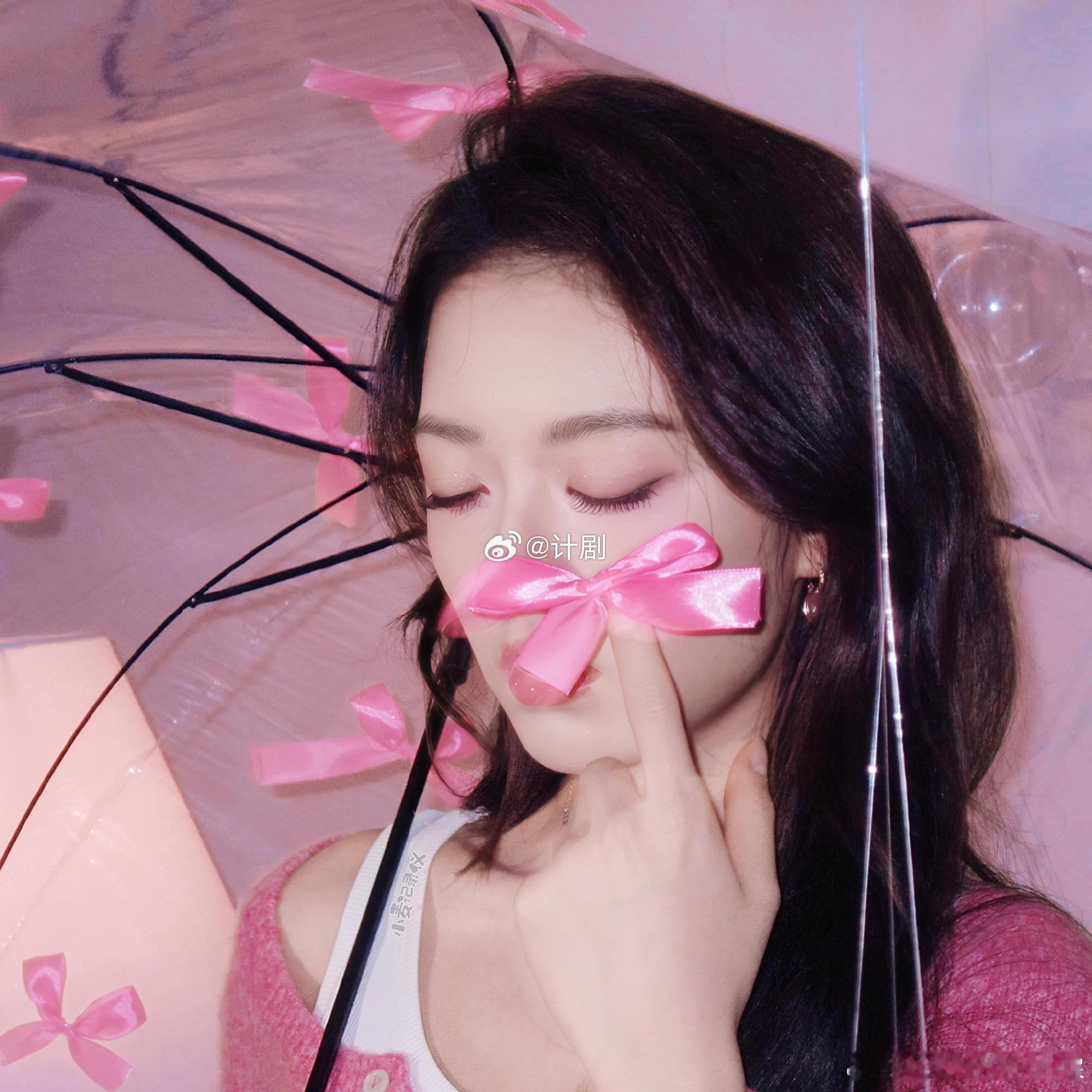 赵今麦草莓味雪媚娘赵今麦这波甜度太可了，像颗饱满的草莓味雪媚娘，软乎乎的模样惹