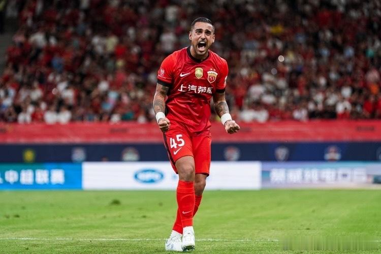 莱昂纳多李昂上海海港武汉三镇中超😤莱昂纳多进球后挑衅李昂！记者：两人去年队内训