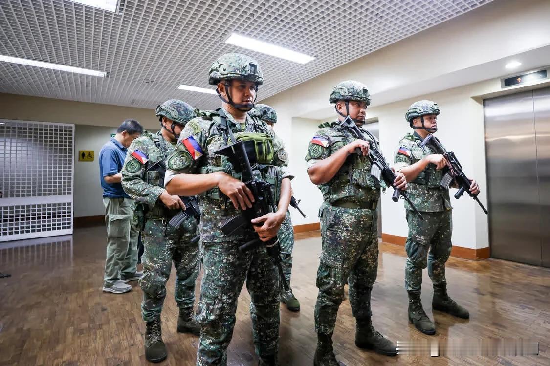 菲律宾参议院枪响，没人中弹，但满屏都是“甩锅”，唯一受伤的是观众的智商。事情很
