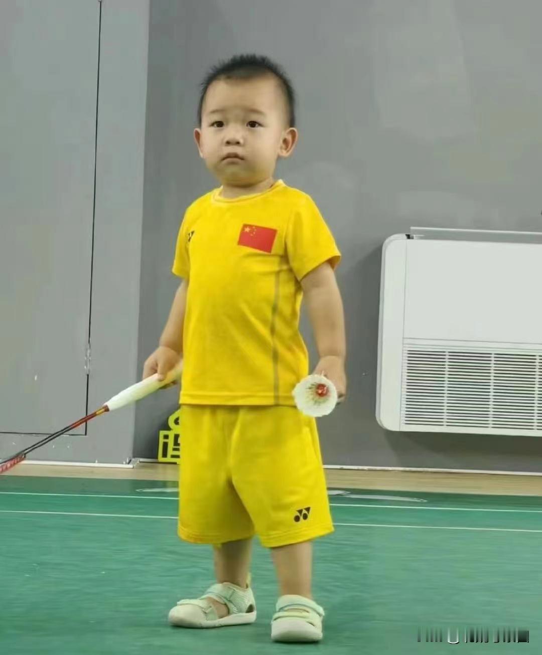 羽毛球：郑思维将带儿子上综艺《爸爸当家》！继陈梦带着妈妈上综艺节目之后，羽毛球