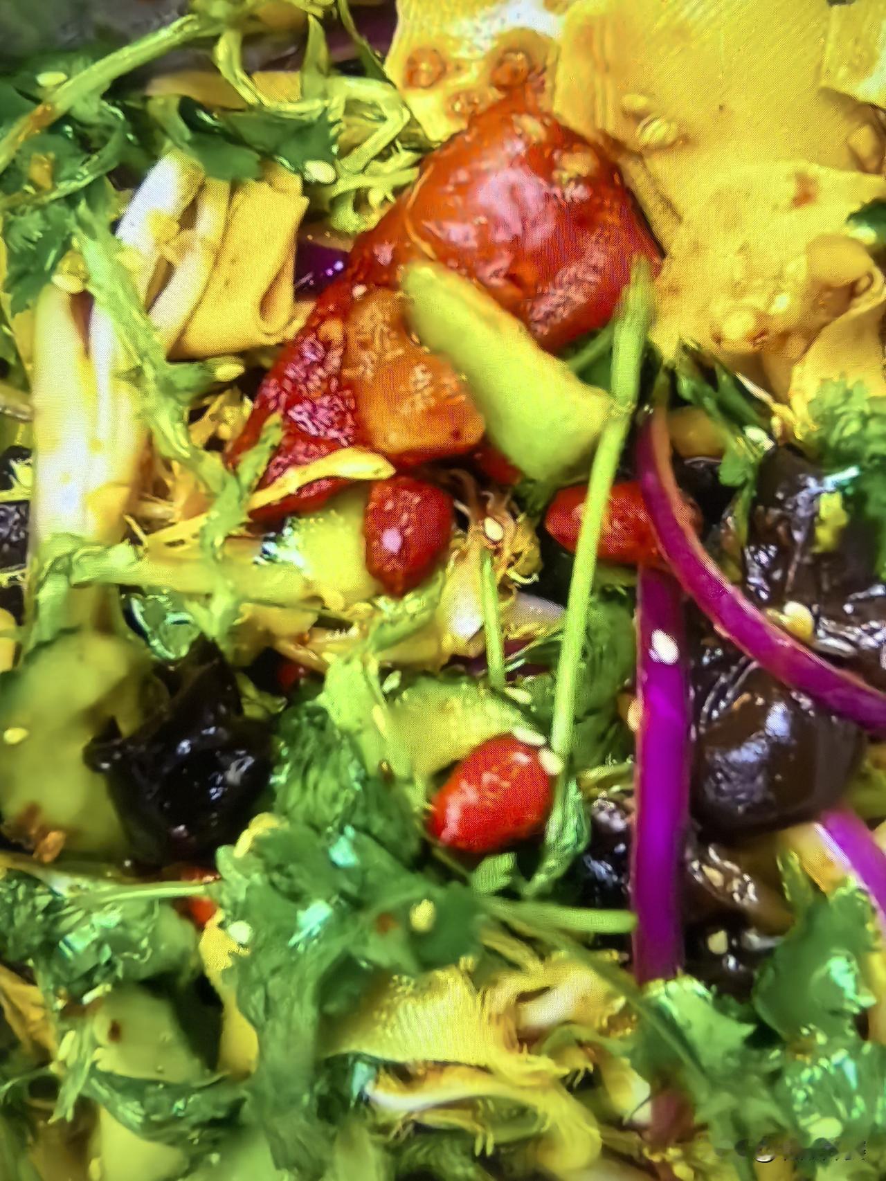 楼下小饭店夏天桌桌必点的凉拌小菜被我破解了，味道嘎嘎的，都去做每次出去吃饭的时