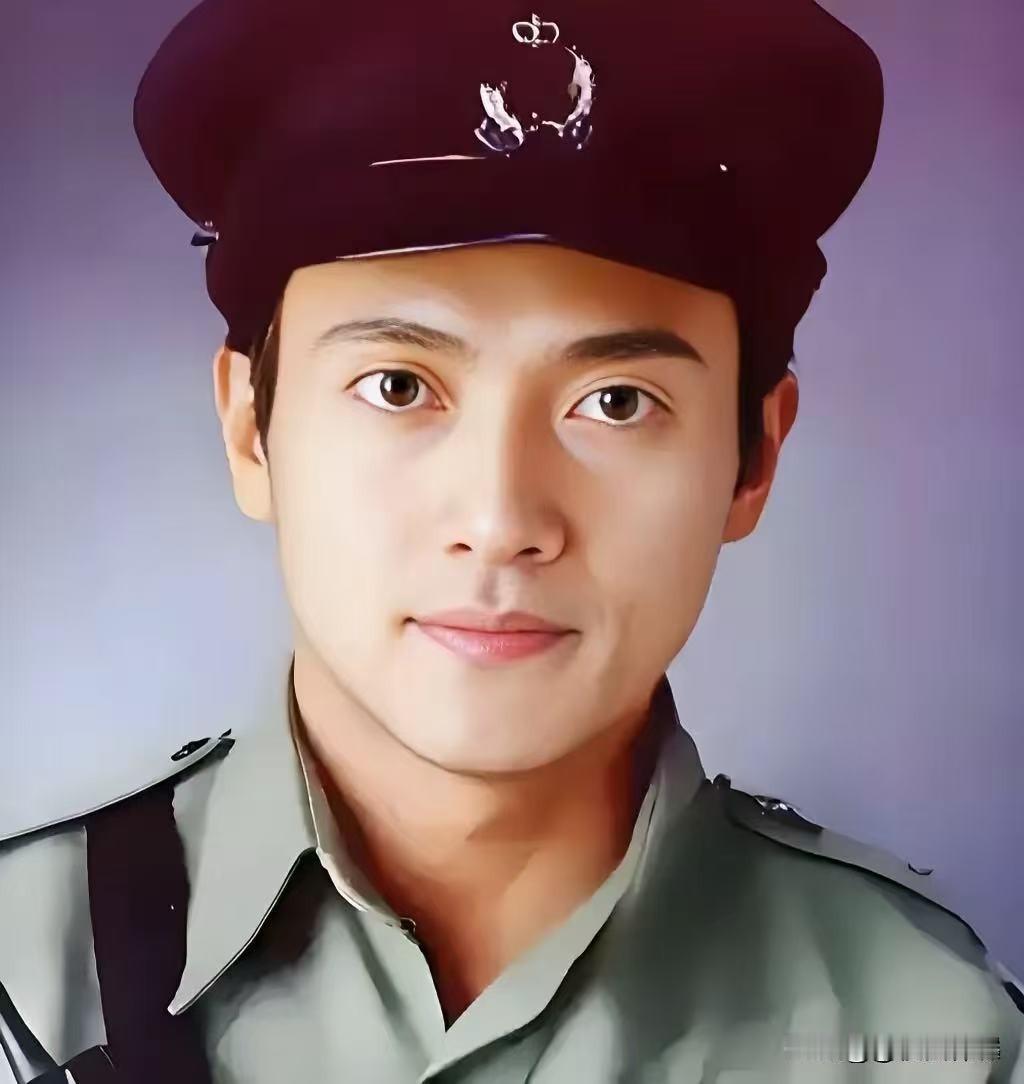 魏骏杰怎么也想不到，自己当年演程sir的时候那么帅气正义，现在在杭州西湖边穿个