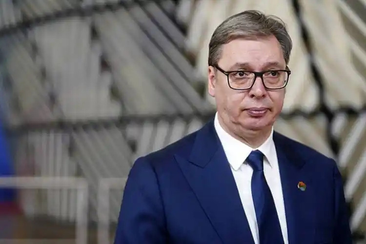巴基斯坦一夜之间击落了三架法国阵风战斗机，现在最难过的，可能是塞尔维亚总统武契奇
