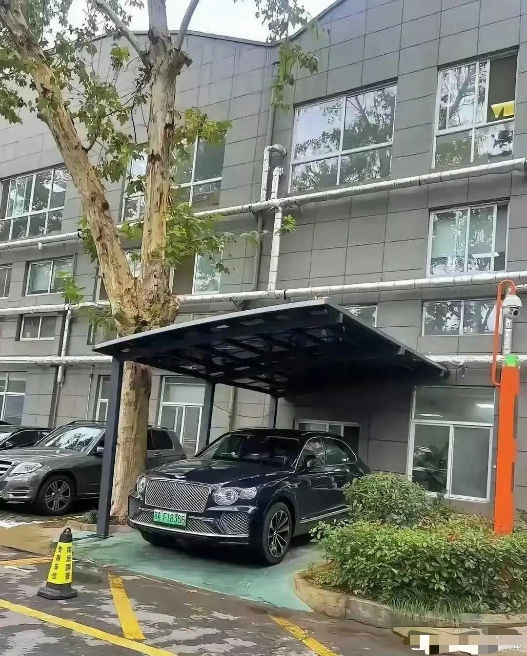 能买这车，不买车库？