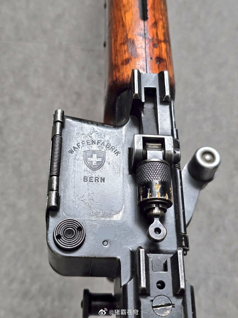 轻武器瑞士FG4步枪。W+FBernStgw.51原型枪，采用实验性的7.