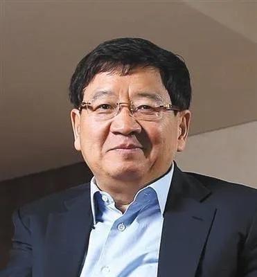 2006年新东方上市，徐小平在此前后离开新东方，后续完成套现。后来，在“央视