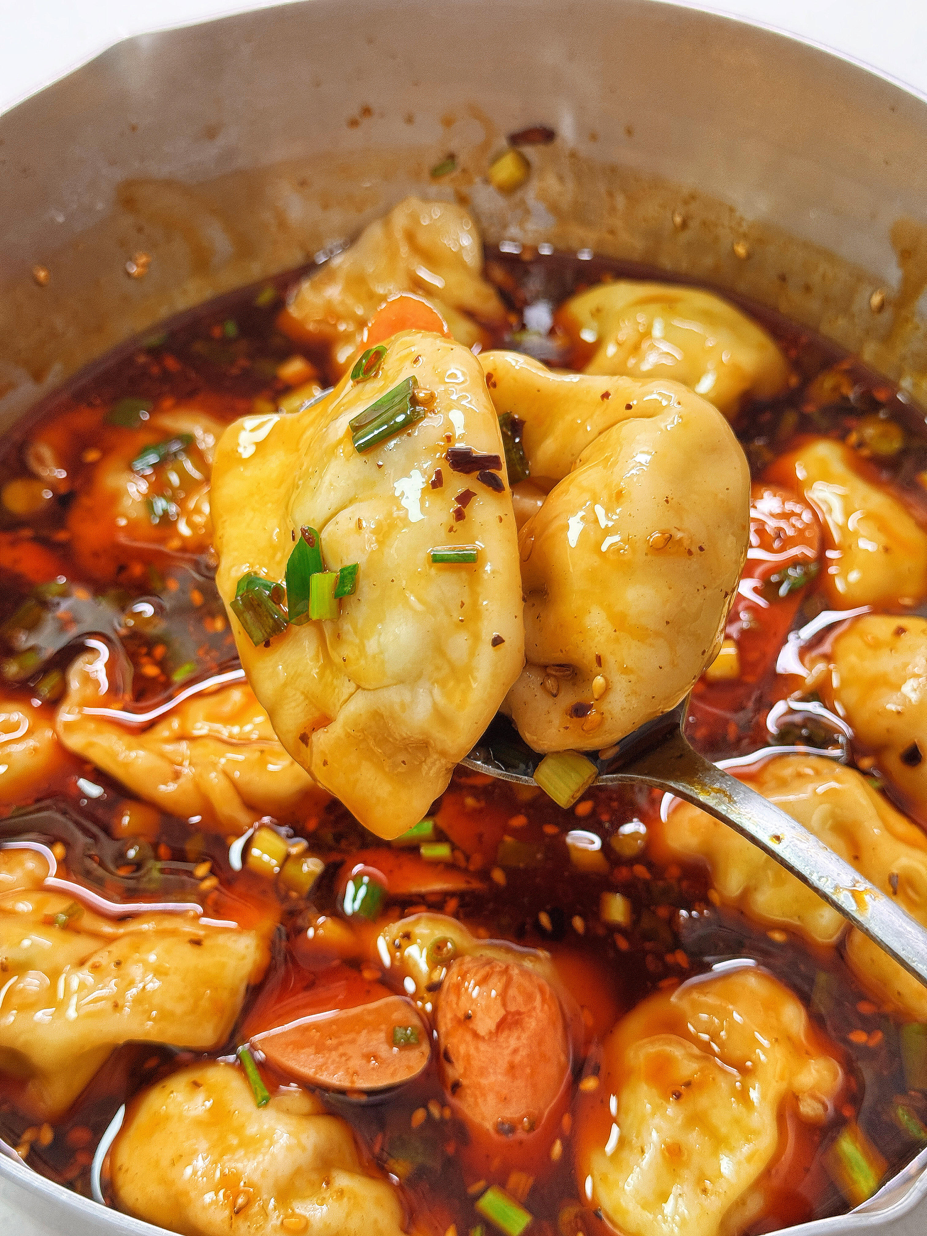 太绝了！半夜饿了煮碗红油水饺，加上它，好吃到无语谁能懂一碗热气腾腾的红油水饺，