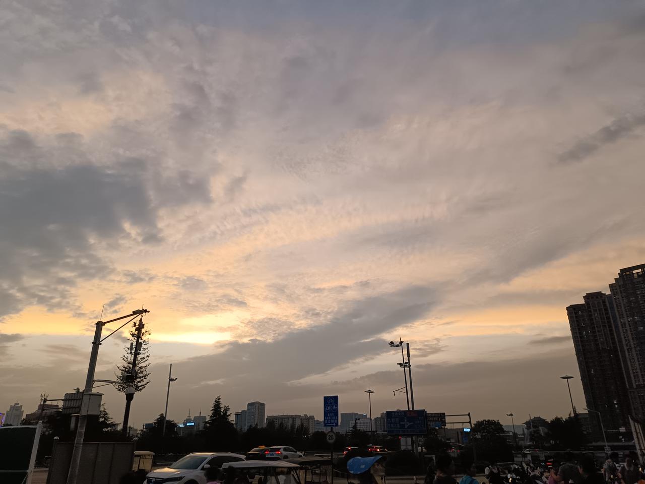 过去的诗：昔日龌龊不足夸，今朝放荡思无涯。春风得意马蹄疾，一日看尽长安花