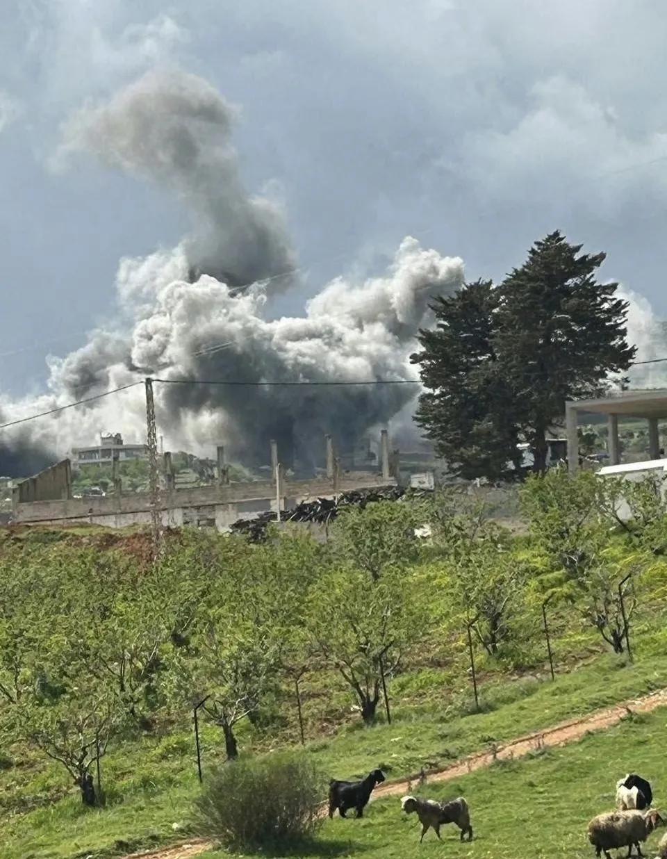 以色列今天对黎巴嫩进行了开战以来最疯狂的轰炸，造成300多名黎巴嫩人死伤。伊朗高