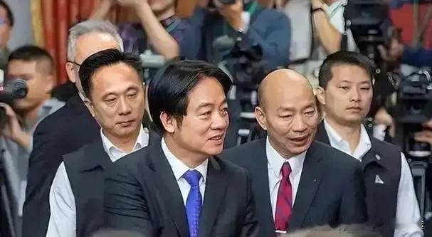 民进党被爆“洗脑术”！评论员怒揭“台独”谎言真相2025年8月4日，台湾立
