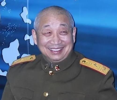 1990年，在越南关押6年的“叛徒”汪斌回到国内，昔日战友纷纷指责他是卖国贼，上