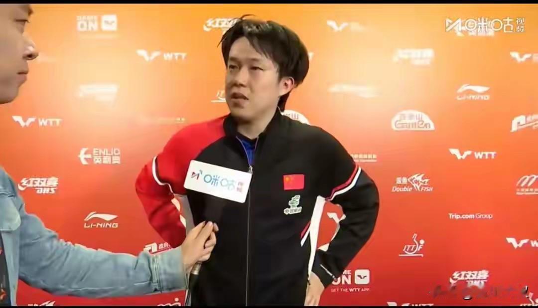 大头采访太刚了！记者照顾大头情绪说:刚开始打的胶着！大头说:前面其实并不