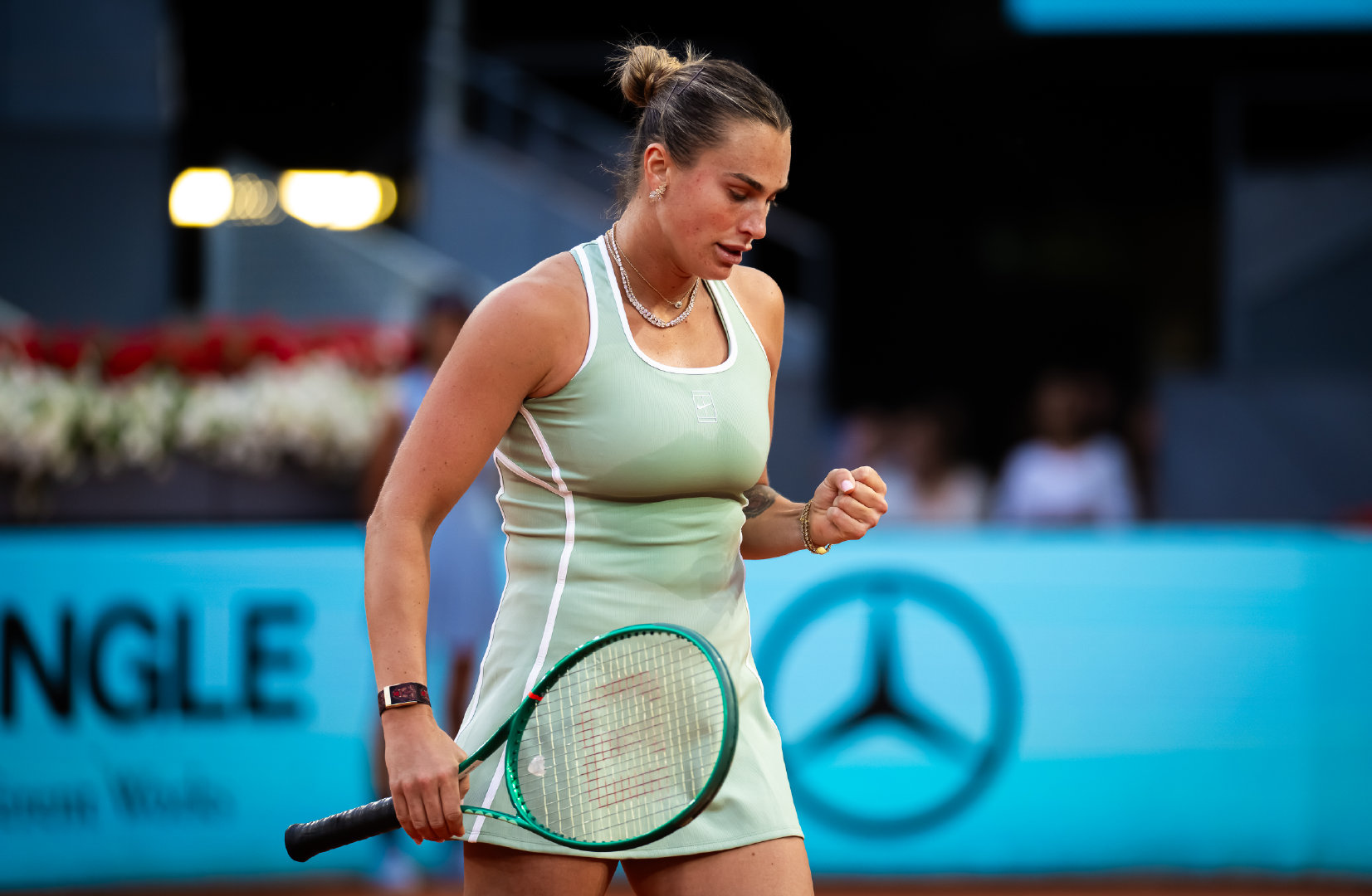 卫冕冠军继续前进👊WTA1000马德里站第三轮，卫冕冠军、头号种子萨巴伦卡以6