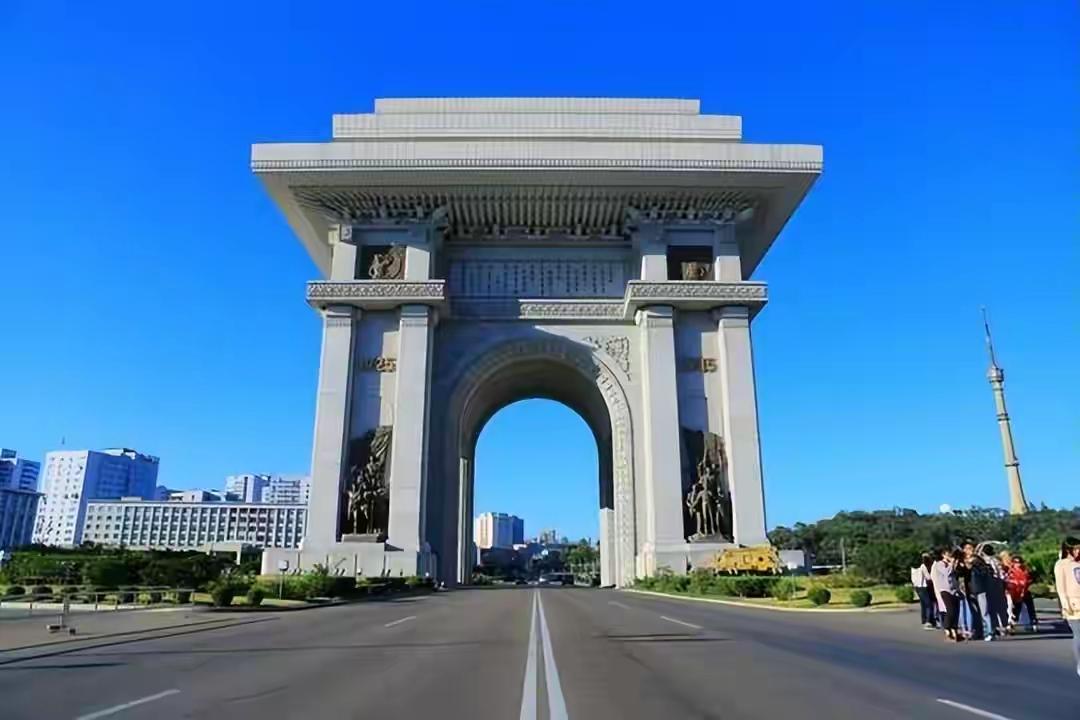 【[烟花]飞虎涂鸦2185】朝鲜是一个小国，却建有一座全世界最大的凯旋门。1