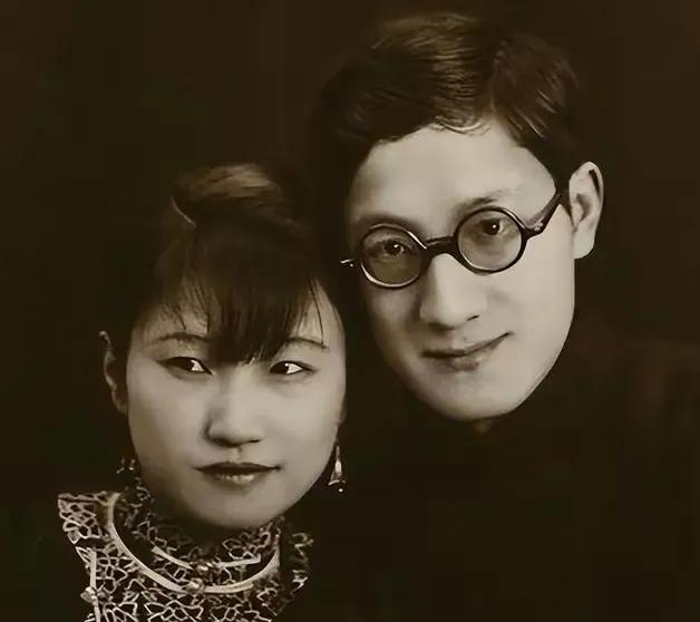 1920年，徐志摩“被迫”把妻子接到国外。尽管厌烦妻子，却因为贪恋妻子的身体而坚