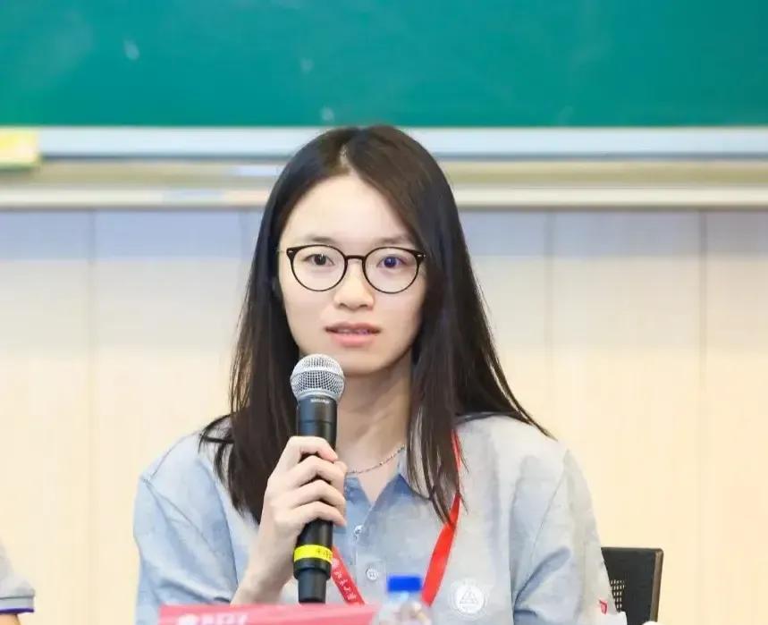 韦东奕是普通人中的天才，而王虹是天才中的天才，真是这样吗？就这么说吧，如果王虹