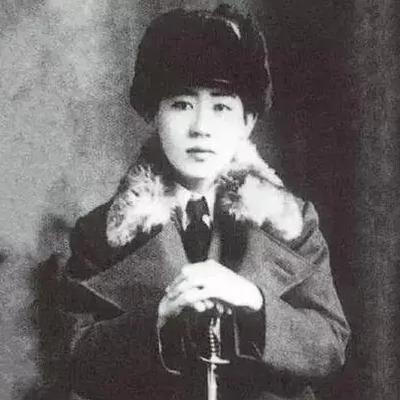 她本是中国公主，容貌秀丽，聪明机灵，最后却沦为日本王牌女间谍她本是1906年