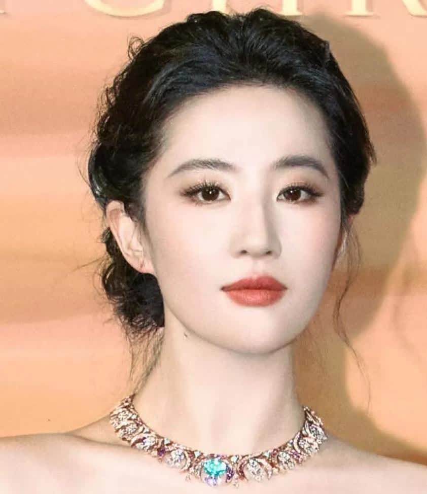 刘亦菲在拍完玫瑰的故事，曾经对着媒体说，这一辈子可能结不了婚。或许演