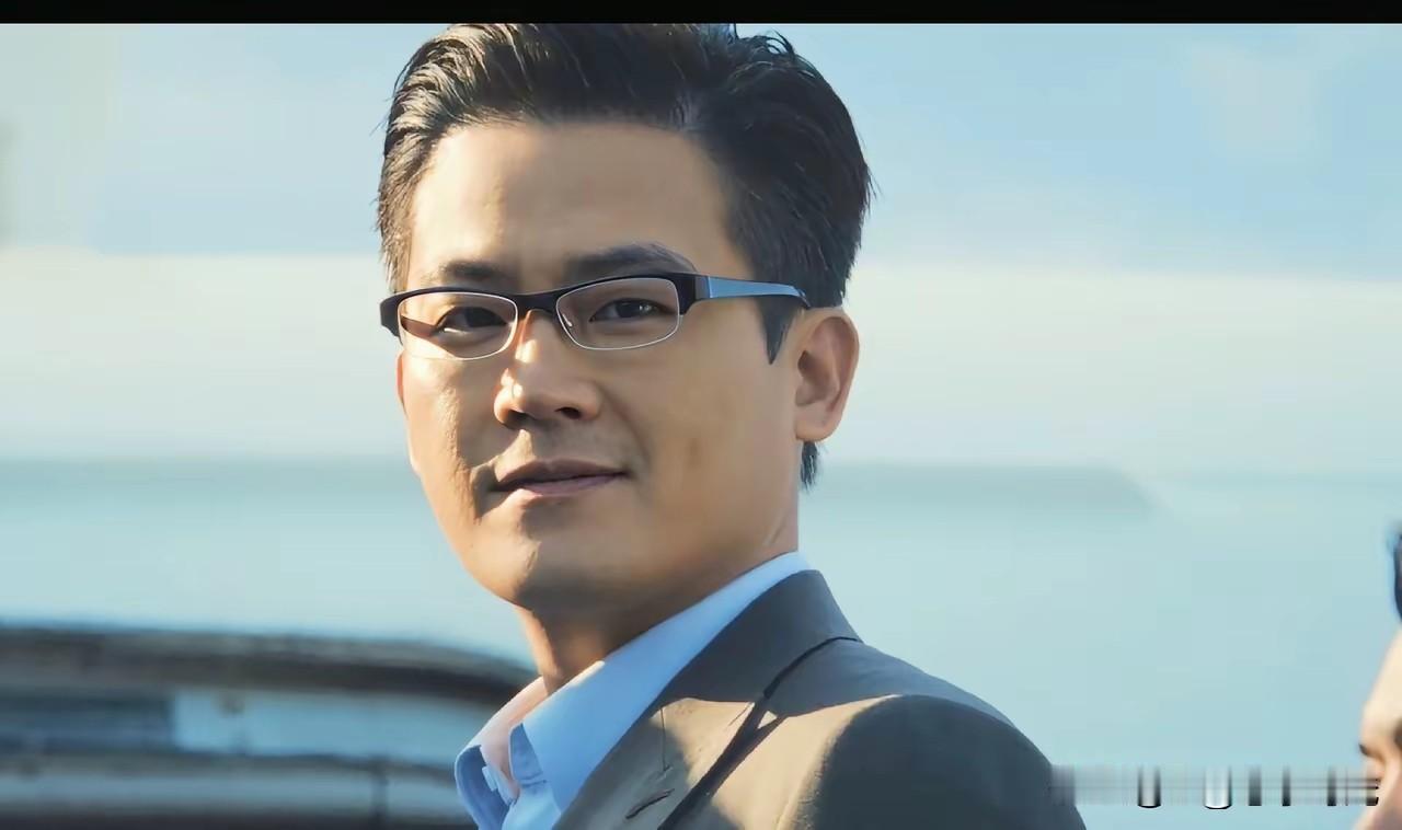 看完《交锋》，最打动我的，​不是马憩为了再次当卧底，​宁可去吃牢饭！而是欧豪