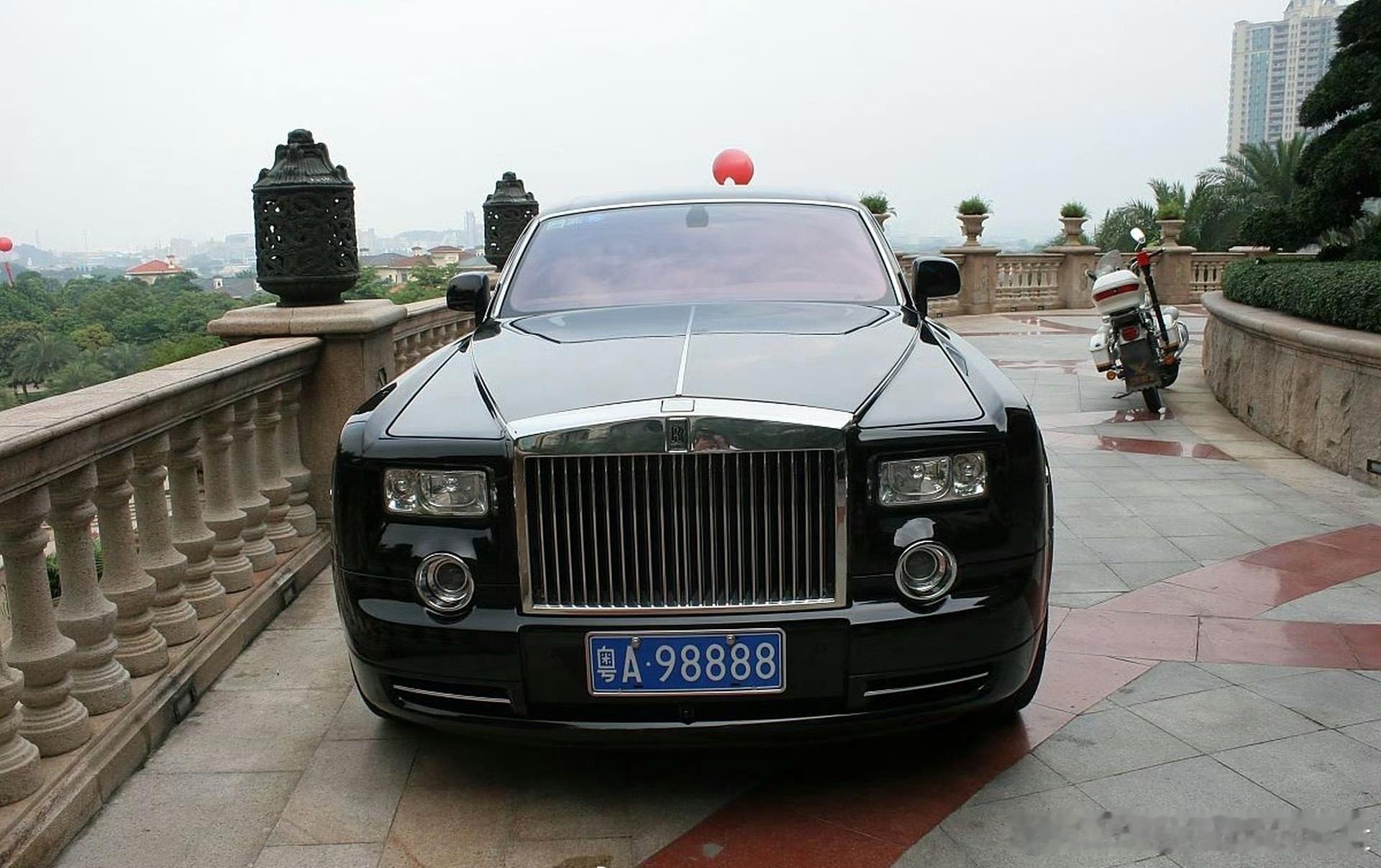 许家印车牌粤A98888劳斯莱斯被接管两台劳斯莱斯幻影（粤A98888、HD33