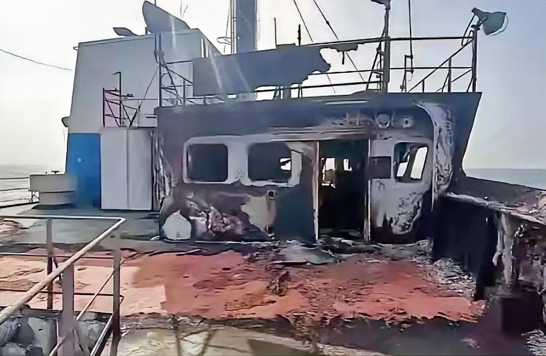 阿拉伯海这阵子是真不太平。4月10日，咱们一艘叫“金秋号”的货轮正跑着船，突