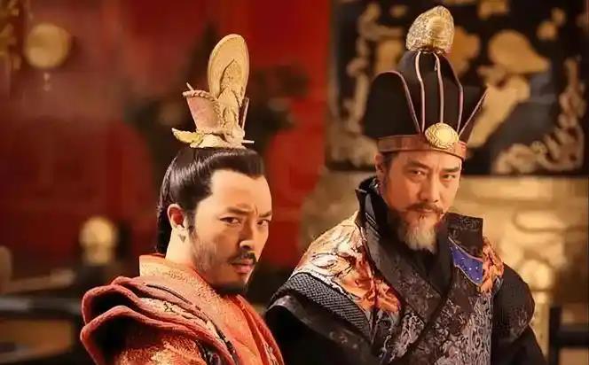 杨广继位后，他的弟弟杨谅起兵造反。杨广大惊失色，因为杨谅拥有52州之地，兵精粮足