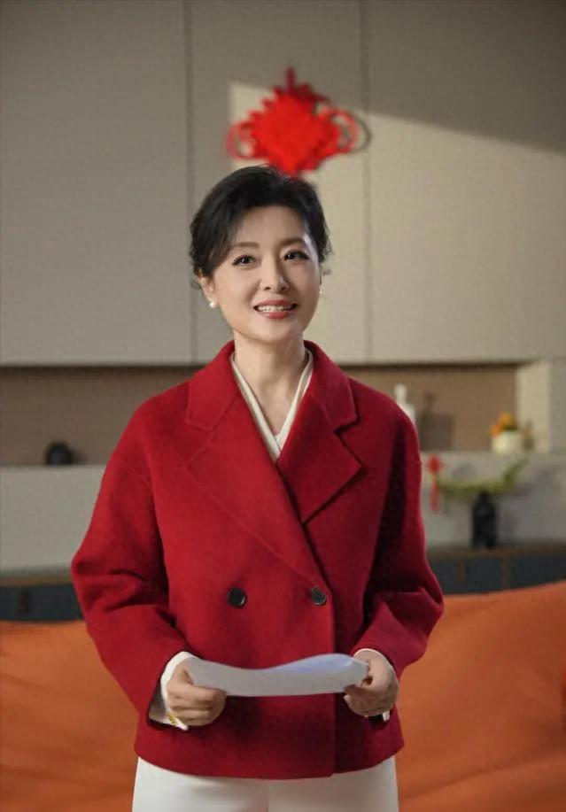她是“央视一姐”，结婚12年选择离婚，坦言婚姻给她的尽是痛苦  1
