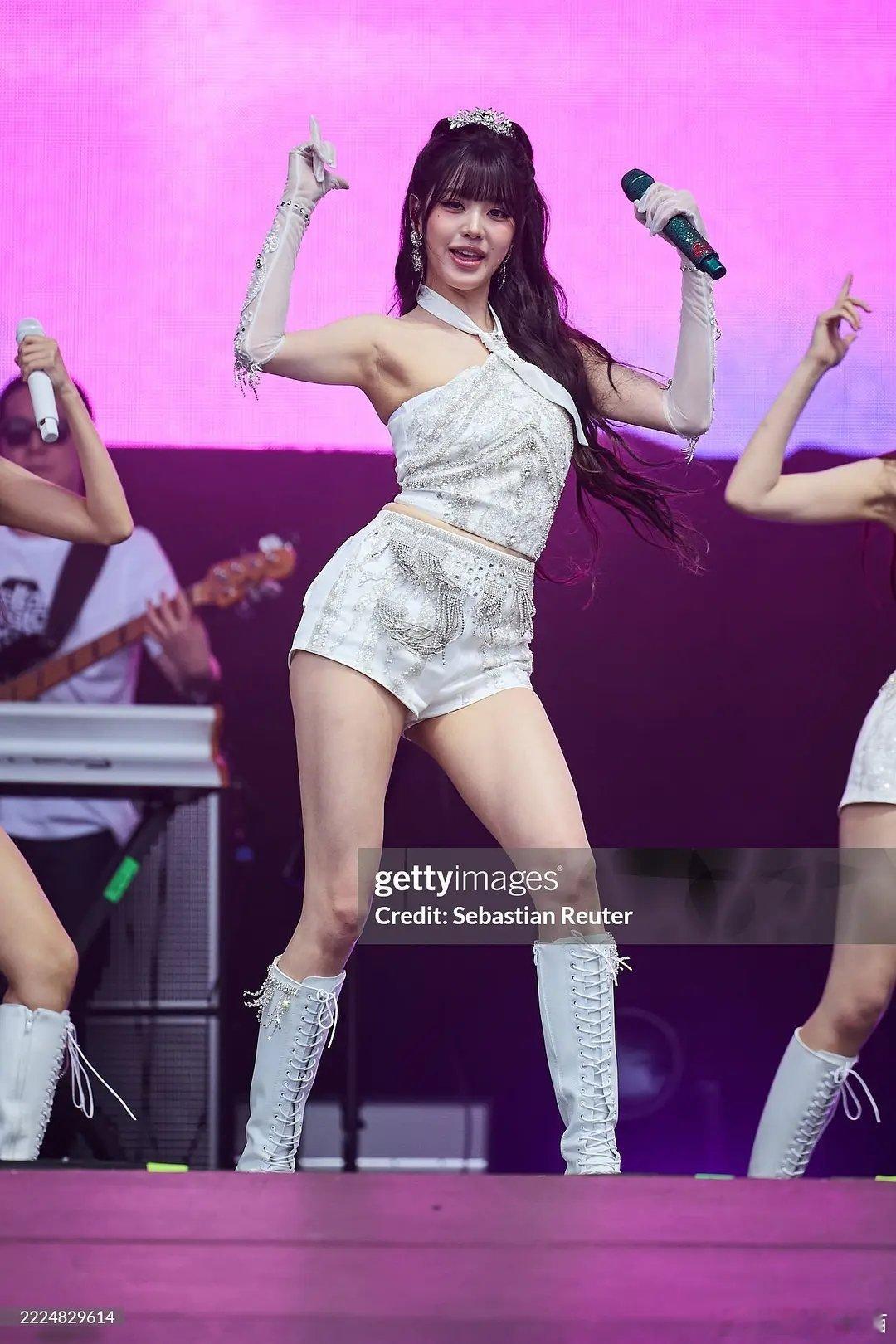 这是去年吧太能藏了有说那会植发际线所以一直刘海