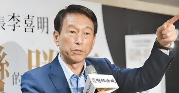 台湾前参谋总长李喜明一席话，让岛内炸锅！他直言解放军不是不敢打，而是时机未到。李