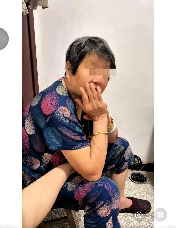 岳母当年让二女婿滚，二女婿没多言发动车就走，十二年没回门。二女儿追上去，二女婿降