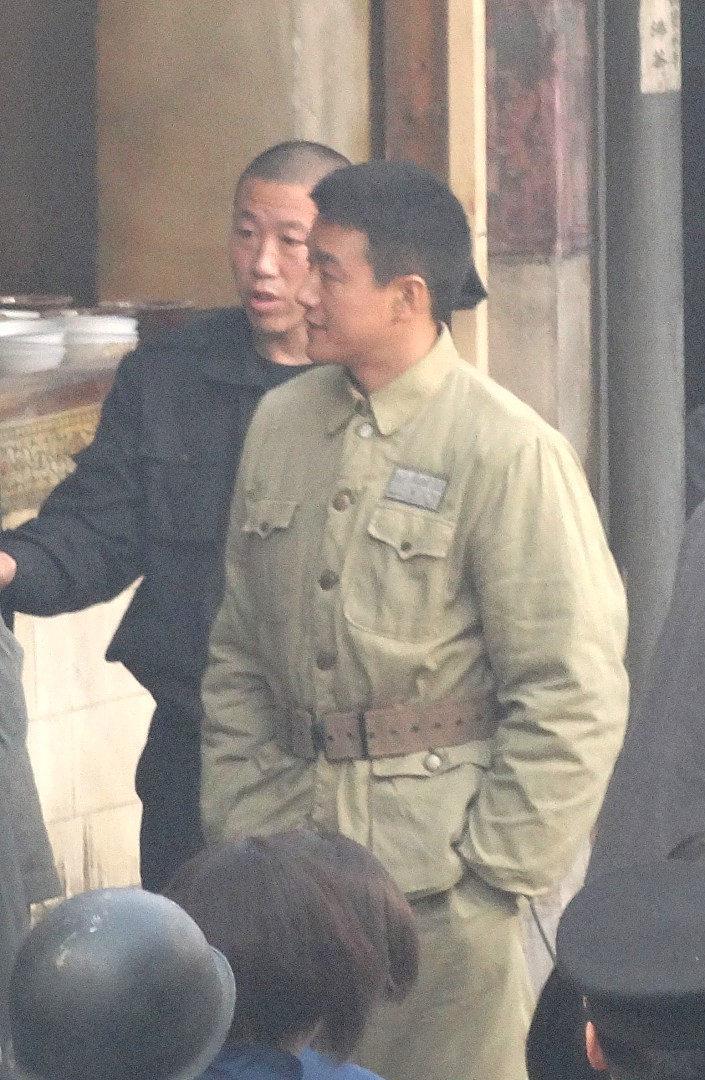 1941年，游击队长刘奎准备开会，队员王德却借口头疼去睡觉，刘奎意识到不对劲跟了