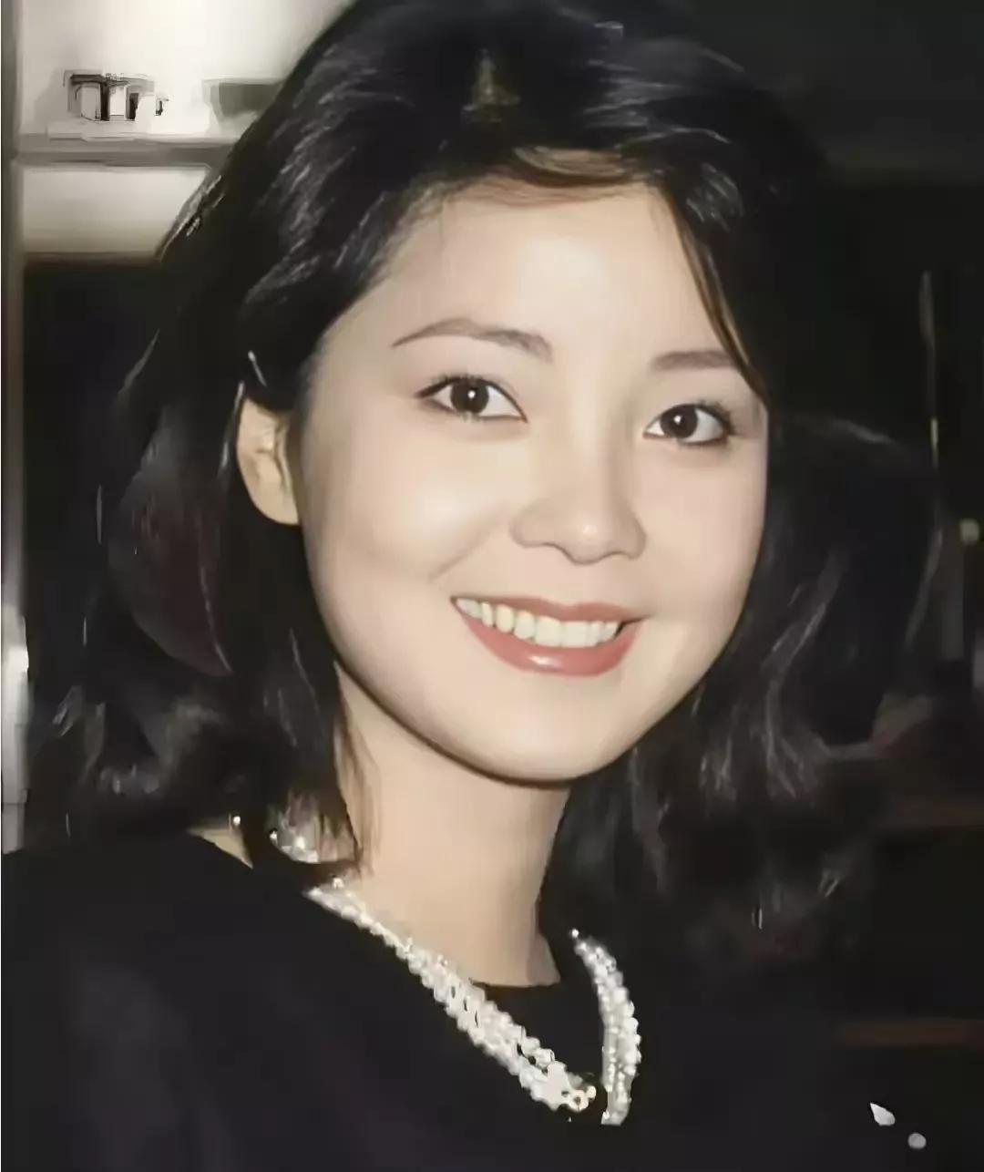 你觉得李谷一邓丽君哪个唱得好#唱得好肯定是邓丽君整个华语乐坛没有人能和邓丽君