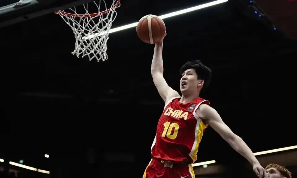 牛逼被吹爆了！未打之前个个是NBA潜力新星，到了大赛全部拉胯了U19国青队遭遇