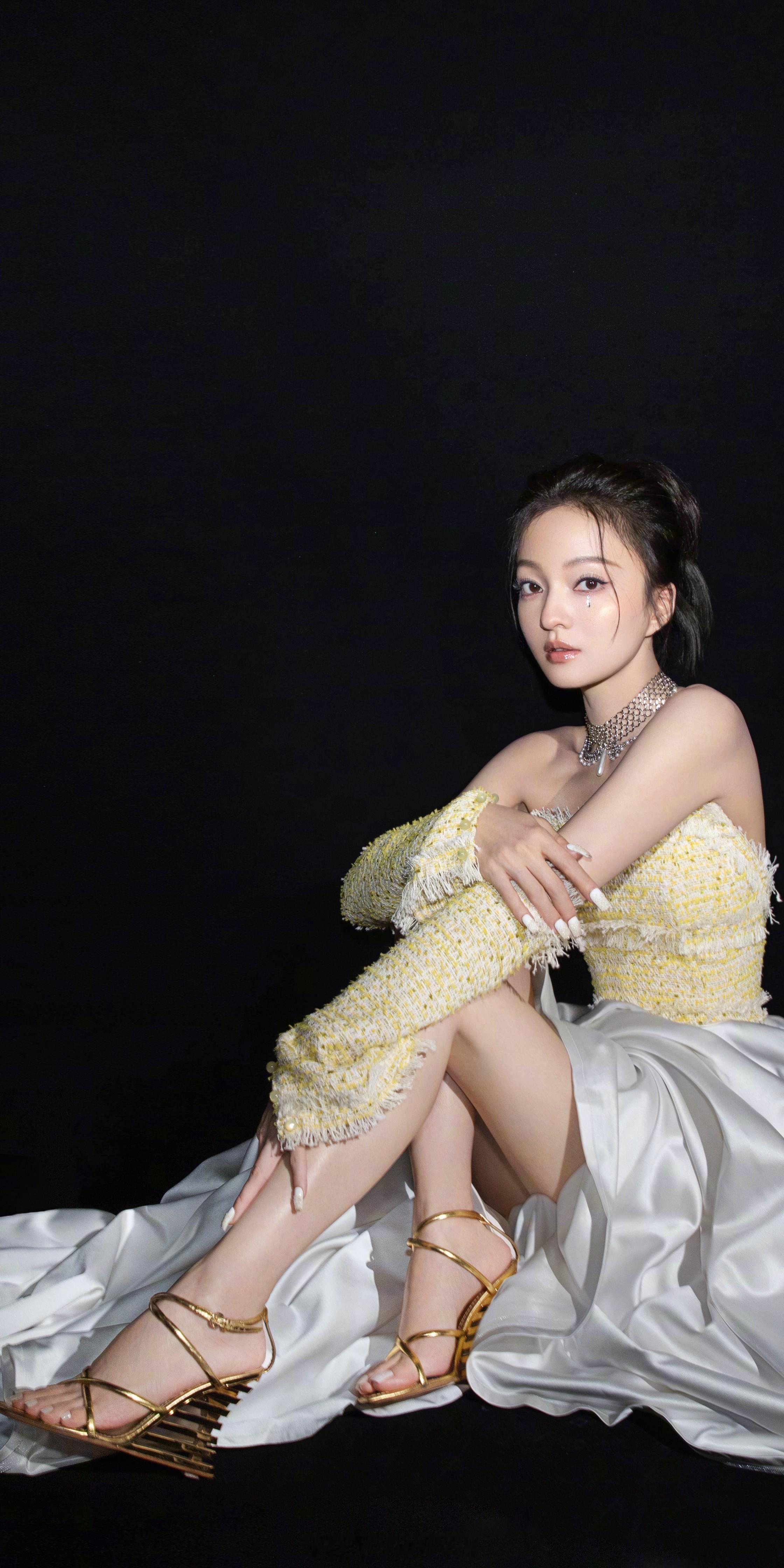 张韶涵优越美腿